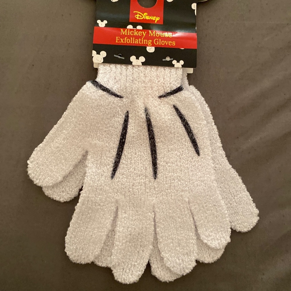 Mickey Mouse exfoliating gloves cool new